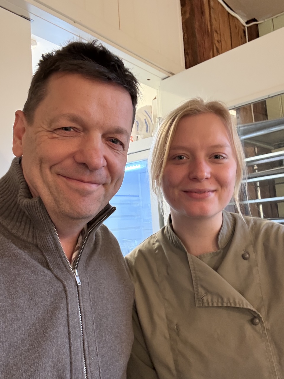 Michael och Sara vid Gårdsbistro